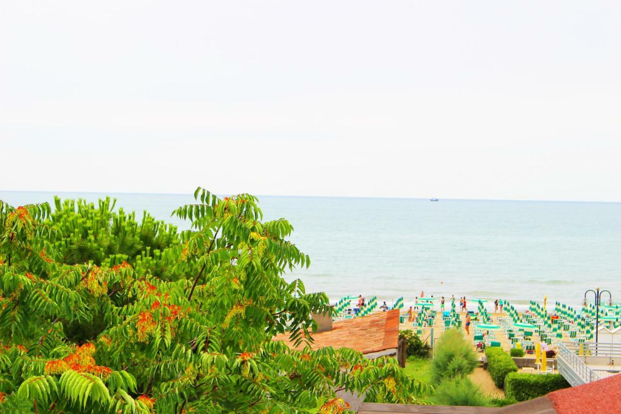 Hotel Laguna Лідо-ді-Єзоло Екстер'єр фото